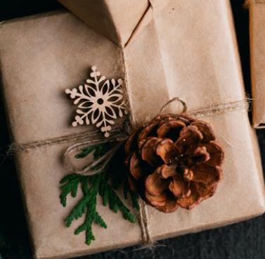 15 Healthy Holiday Gift Ideas They’ll Love